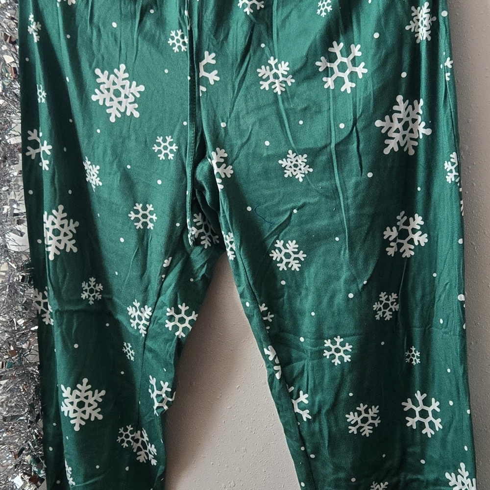 Women's Green Snowflake Pajama Pants